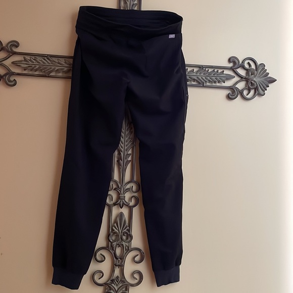 FIGS BLACK JOGGER SCRUBS - Picture 3 of 5